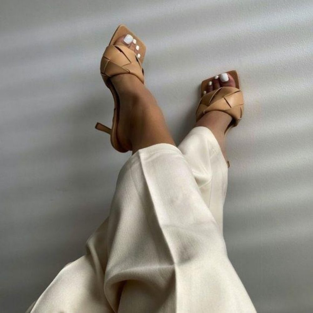 🚨RESTOCKED🚨 Woven Square Toe Mule - Nude - Picture 2 of 7
